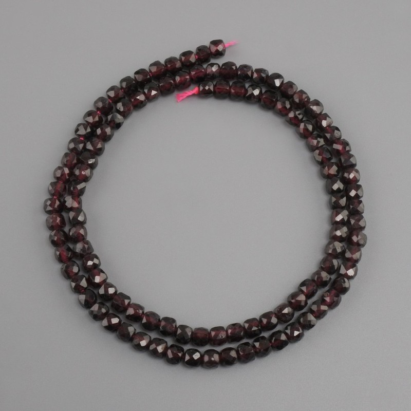 Garnet beads natural stone faceted cube, diameter 4x4 mm +/-, length 39 cm +/-