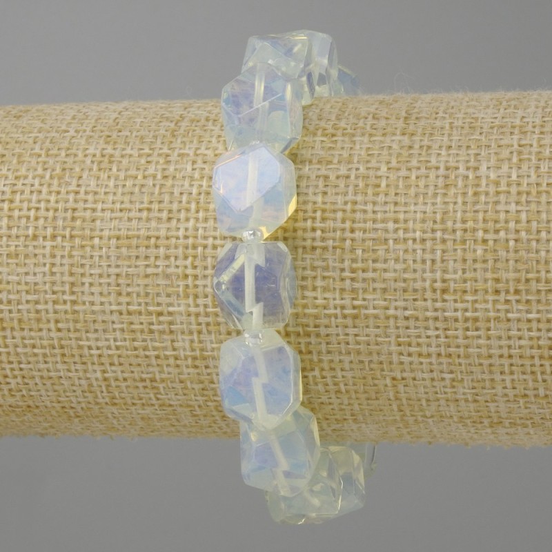 Opalite bracelet with facets, diameter 11–12x10–11 mm +- beads 3 mm +- length 18 cm +- stretch