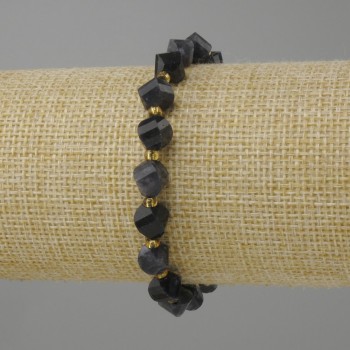 Iolite bracelet faceted rhombus, diameter 8x7mm+- seed beads 3mm+-, length 18cm +- stretch