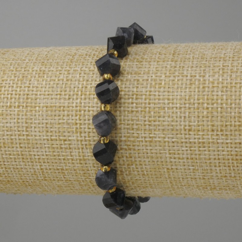 Iolite bracelet faceted rhombus, diameter 8x7mm+- seed beads 3mm+-, length 18cm +- stretch