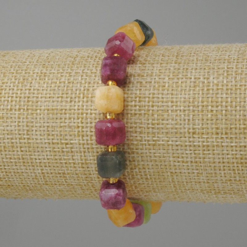 Tourmaline bracelet faceted cube, diameter 8x8mm +- seed beads 3mm +- length 18cm +- stretch