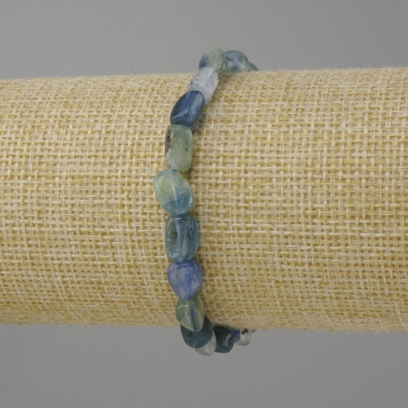 Kyanite bracelet, tumbled pieces, diameter 6-10x6-6, 5mm +/- , length 18cm +/- stretch