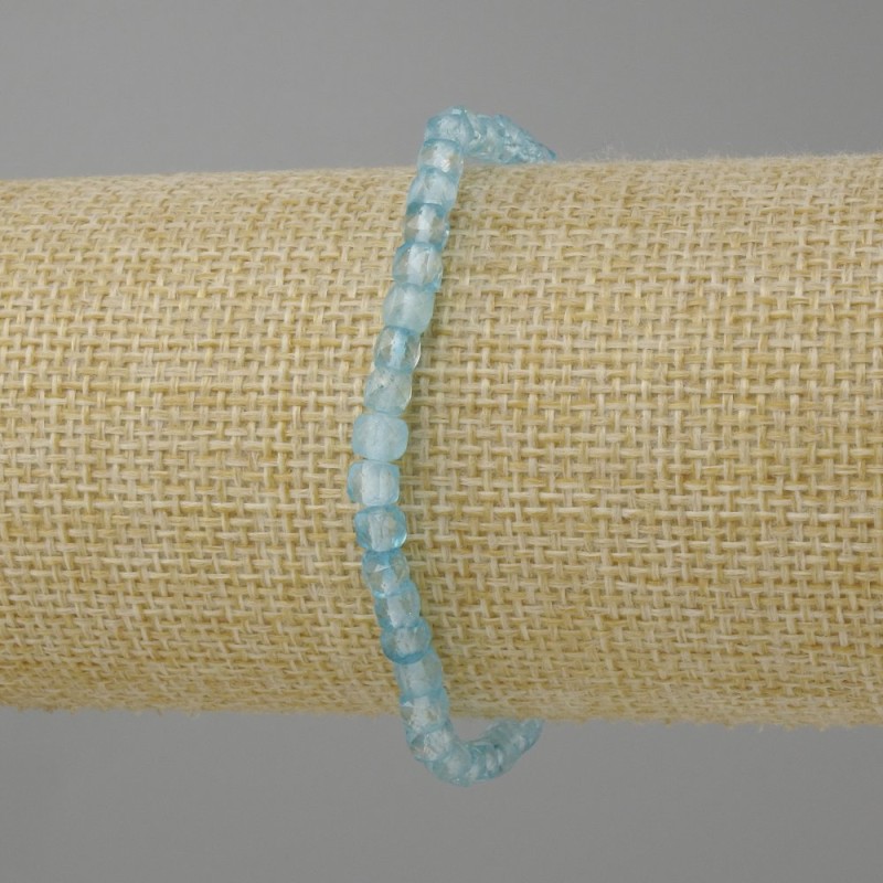 Topaz bracelet faceted cube, diameter 4×4 mm +/-, length 18 cm +/- stretch
