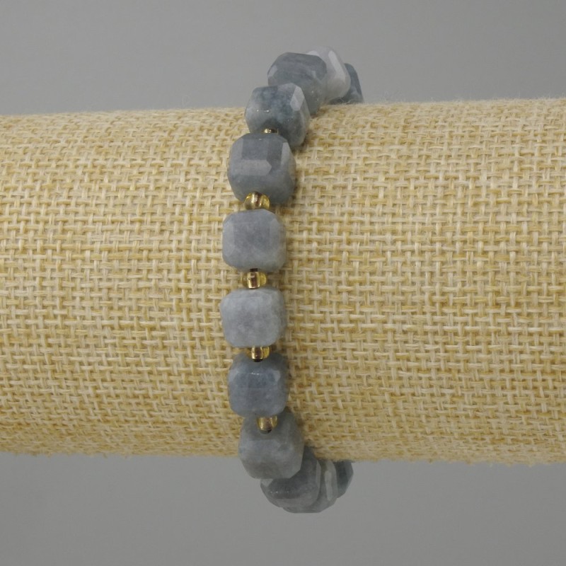 Aquamarine bracelet faceted cube bead, diameter 8x8mm +- seed beads 3mm +- , length 18cm +- stretch