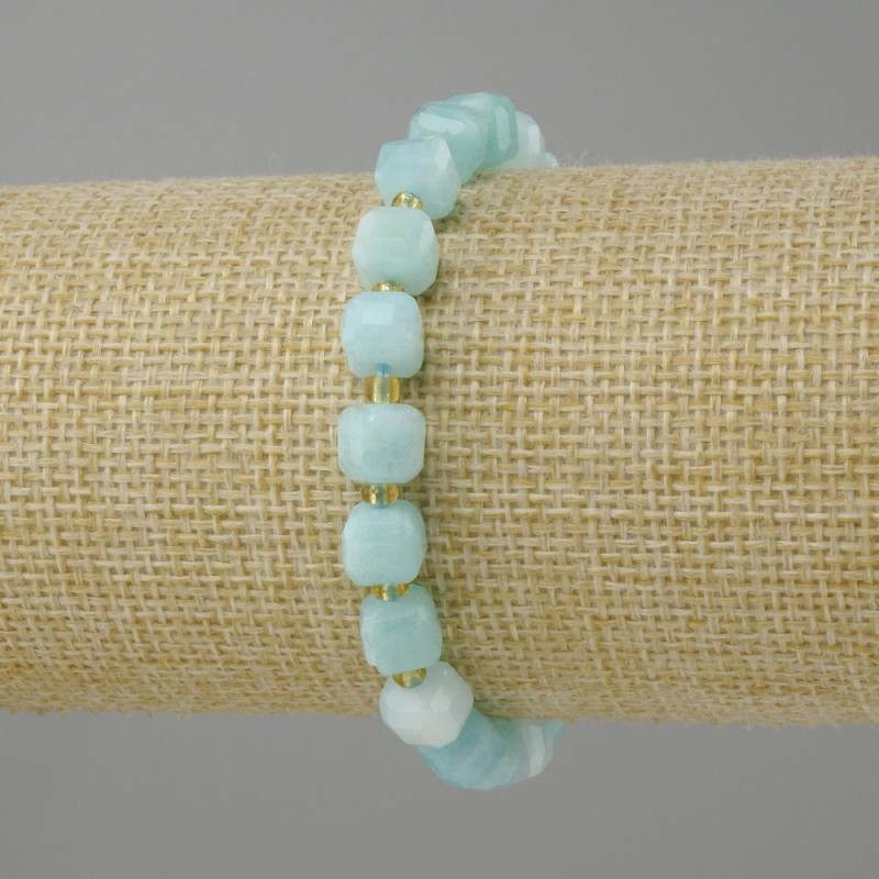 Aquamarine bracelet faceted cube, diameter 7x7mm+- seed beads 3mm+-, length 18cm +- stretch