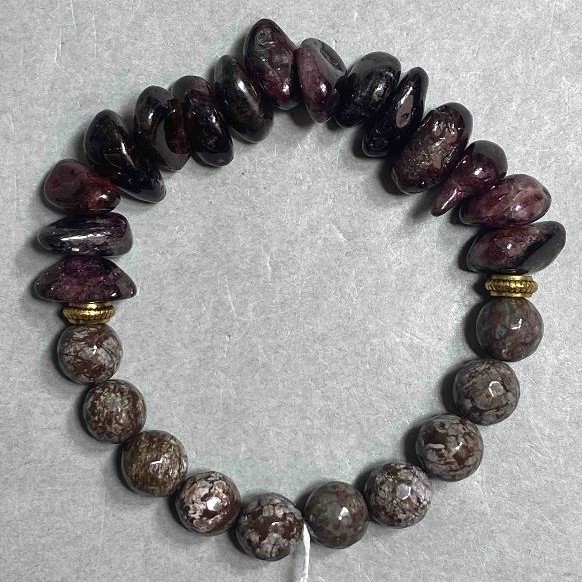 Bracelet with Coffee Jasper faceted round bead, diameter 8.5 mm ± Pomegranate nugget 12x6 mm ± length 18 cm (stretch)