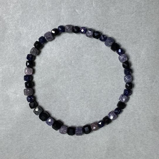 Sapphire bracelet faceted cube 5mm+- Tourmaline Aventurine faceted cube 4mm+-, length 18cm +- stretch