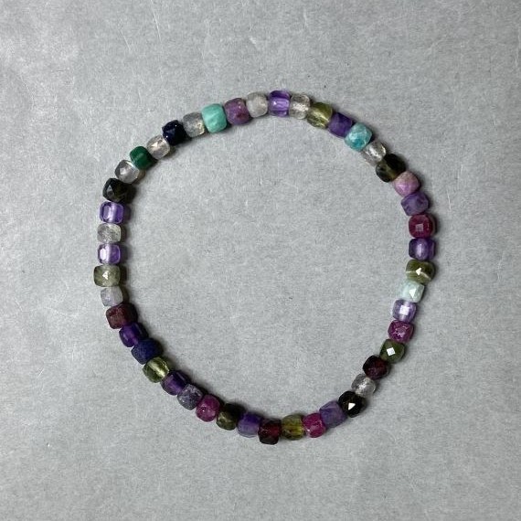 Bracelet Assortment faceted cube 4x4mm+- 20x13mm+-, length 18cm +- stretch