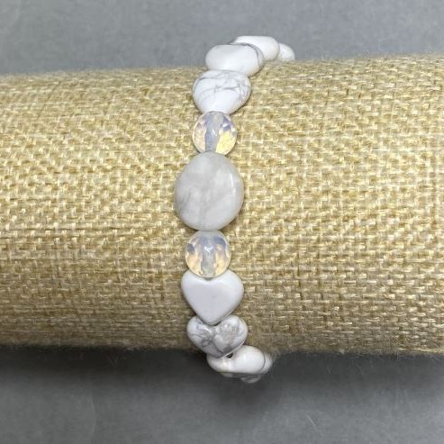 Bracelet Chalcedony heart 10mm± Adular tumbled 12mm±, length 18cm± stretch