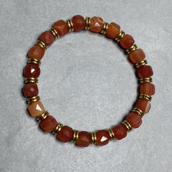 Bracelet Nephrite Moshon faceted cube 7mm +/-, length 18cm +/- stretch