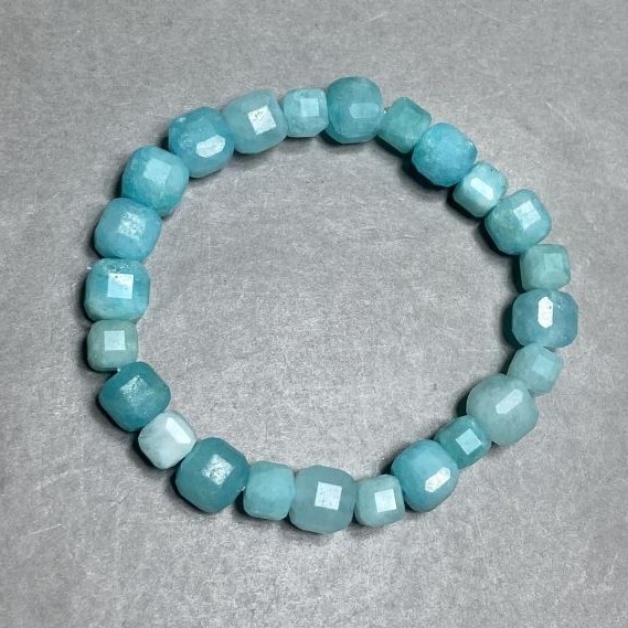 Aquamarine bracelet faceted cube 7mm+- 9mm+-, length 18 cm +- stretch
