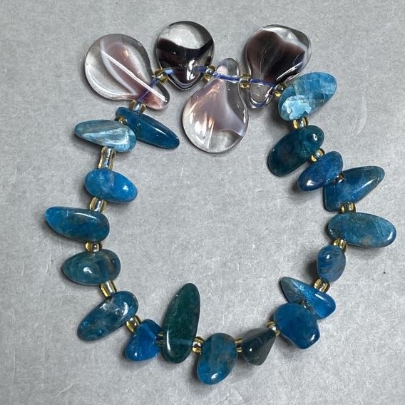 Bracelet Agate chips butterfly 12-16x6mm+- Murano glass petal 19x14mm+-, length 18cm +- stretch