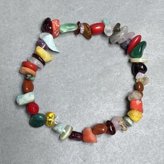 Agate, Coral, Amazonite chip bracelet 6-13x2-6mm+- , length 18 cm +- stretch