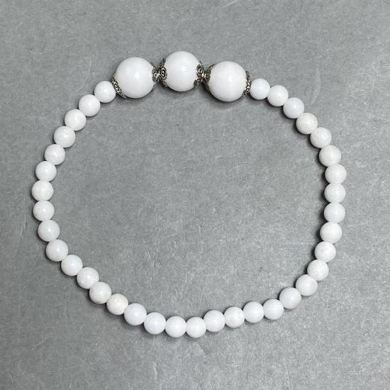 Agate bead bracelet, round beads 4.5–8 mm (±), length 18 cm (±) stretch