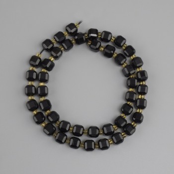 Tourmaline beads faceted cube, diameter 7x7mm ±, bead 3mm ±, length 38cm ± on a string