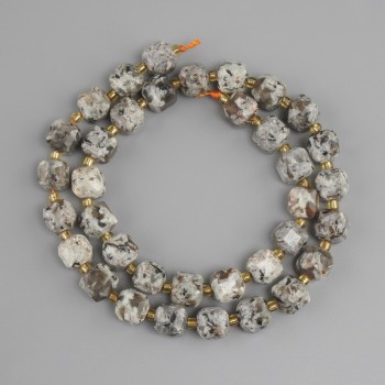 Jasper beads faceted cube, diameter 8x8mm+- seed beads 3mm+-, length 38cm+- on a string