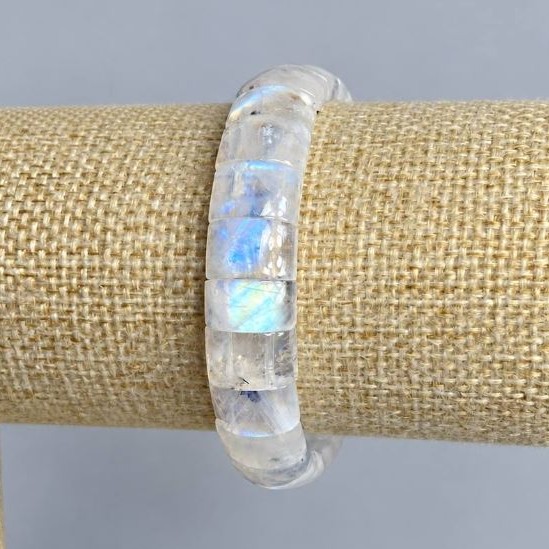 Adularia bracelet smooth link, diameter 12x8–9 mm +/-, length 18 cm +/- stretch