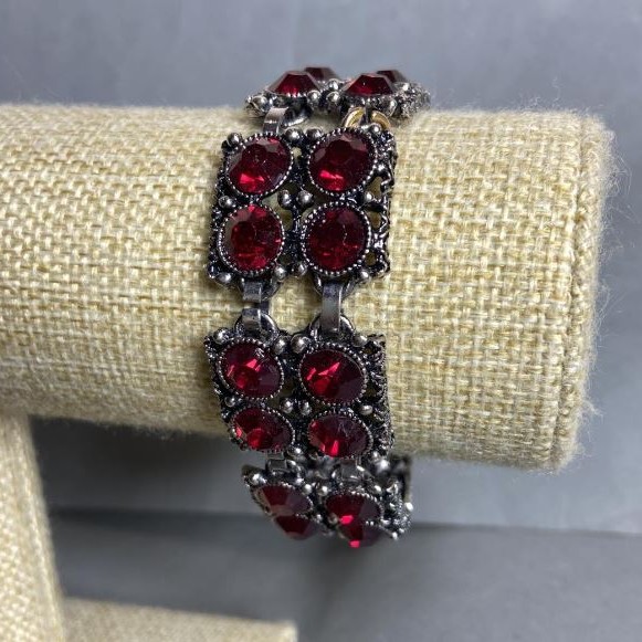 Bracelet with Red Square Crystals, 18-23cm length, "silver" metal color