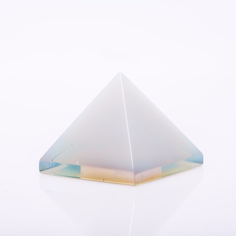 Souvenir Pyramid Moonstone Pressed, height 3cm, width 3.5cm(+-)