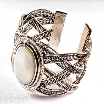 Mother-of-Pearl Bracelet, Wide Clasp, Metal Setting, Classic Oval