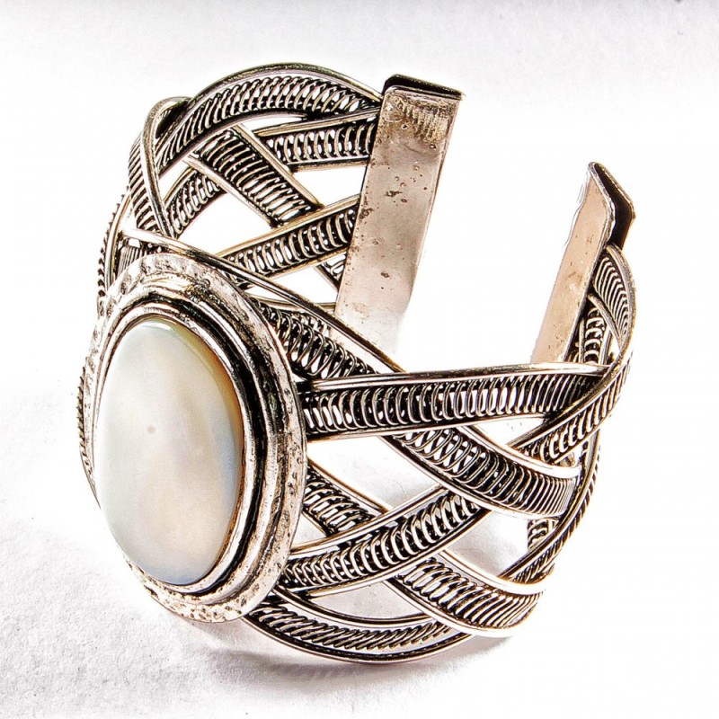 Mother-of-Pearl Bracelet, Wide Clasp, Metal Setting, Classic Oval