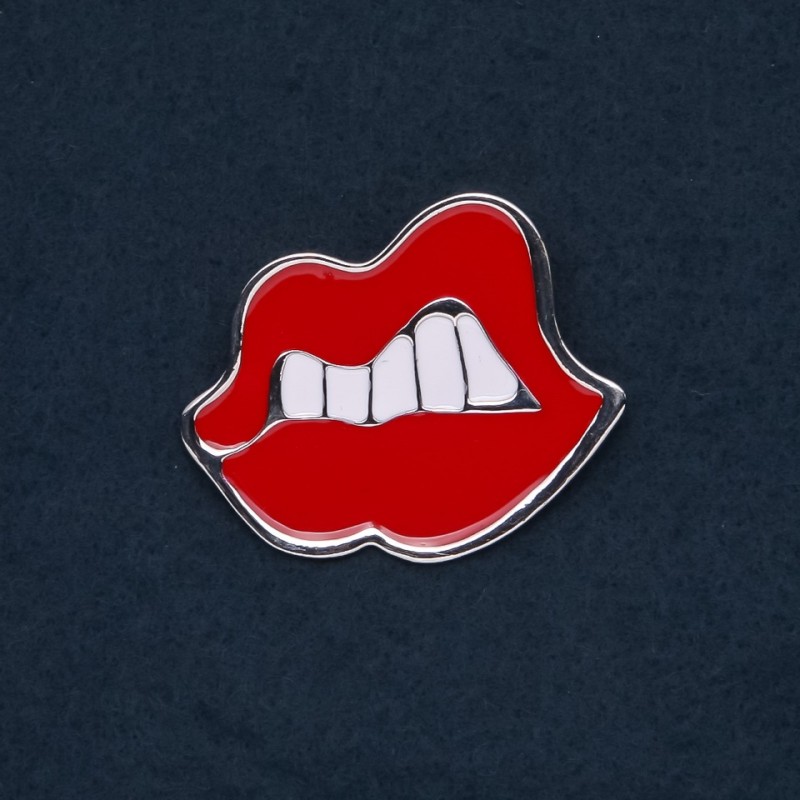 Clearance! “Lips” Brooch 46x37mm