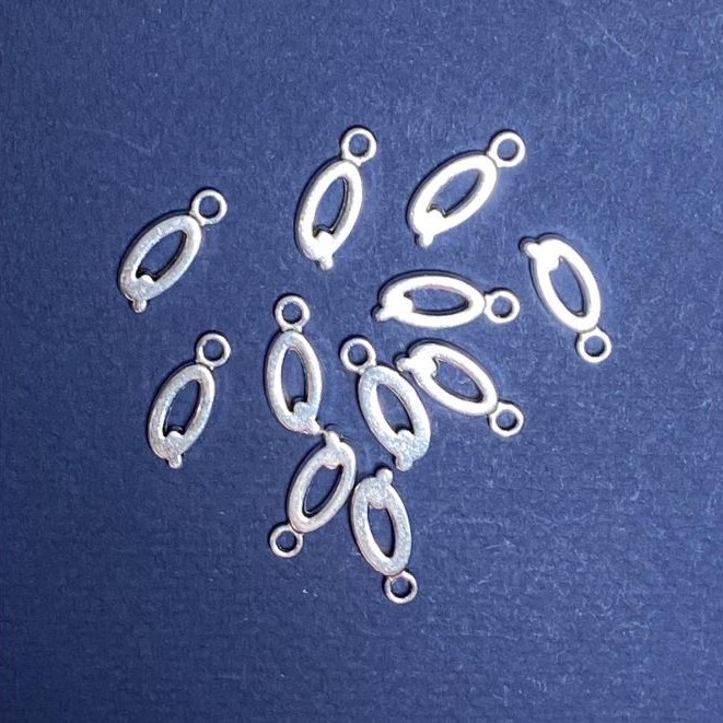 Jewelry Findings Pendant Letter "Q" 17x7mm, Pack of 20g (+/- 24pcs)