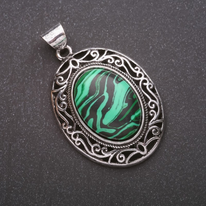 Pendant Malachite (Pressed) in Antique-Style Setting 33x40x52mm