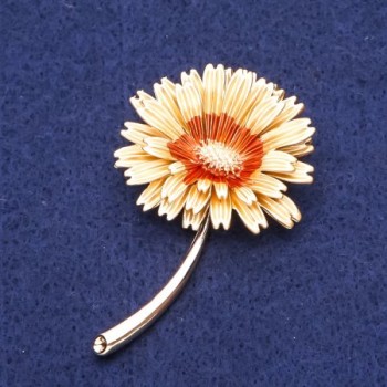 Daisy Flower Brooch, Gold-Tone Metal 54x34mm+