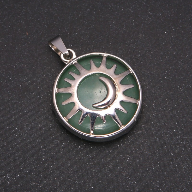 Pendant with natural jade in a Sun setting, diameter 27mm