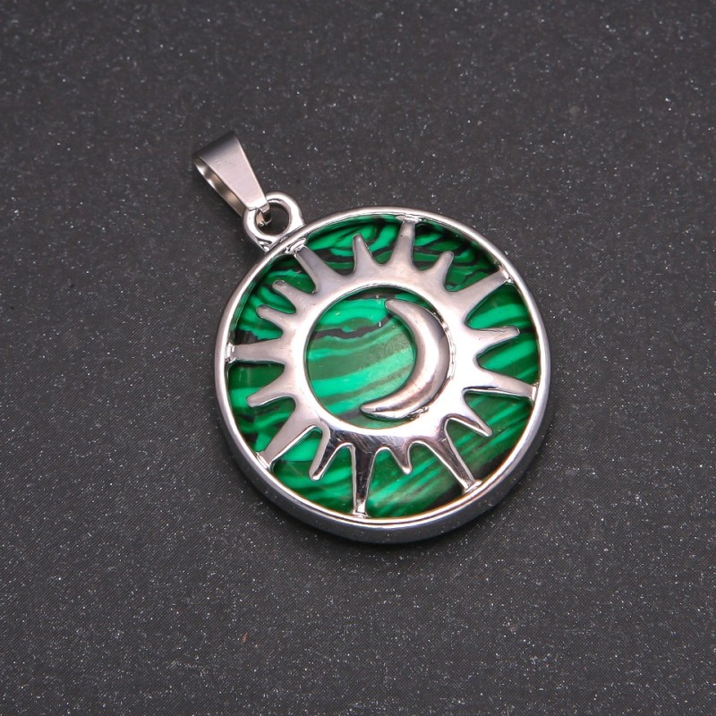 Pendant with Malachite in a Sun setting, 27mm diameter