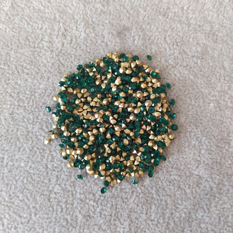Rhinestone Chips, Green, Diameter 2.5(+/-) mm, Pack/4g(+/-)
