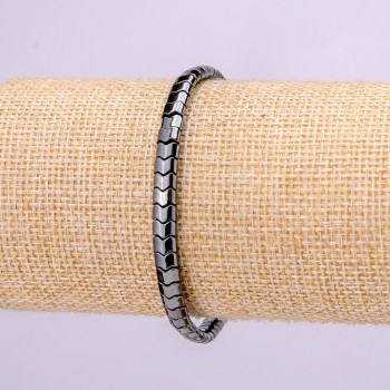 Bracelet on Elastic Hematite Zigzag Stone, diameter 5x4x3mm, length 18cm