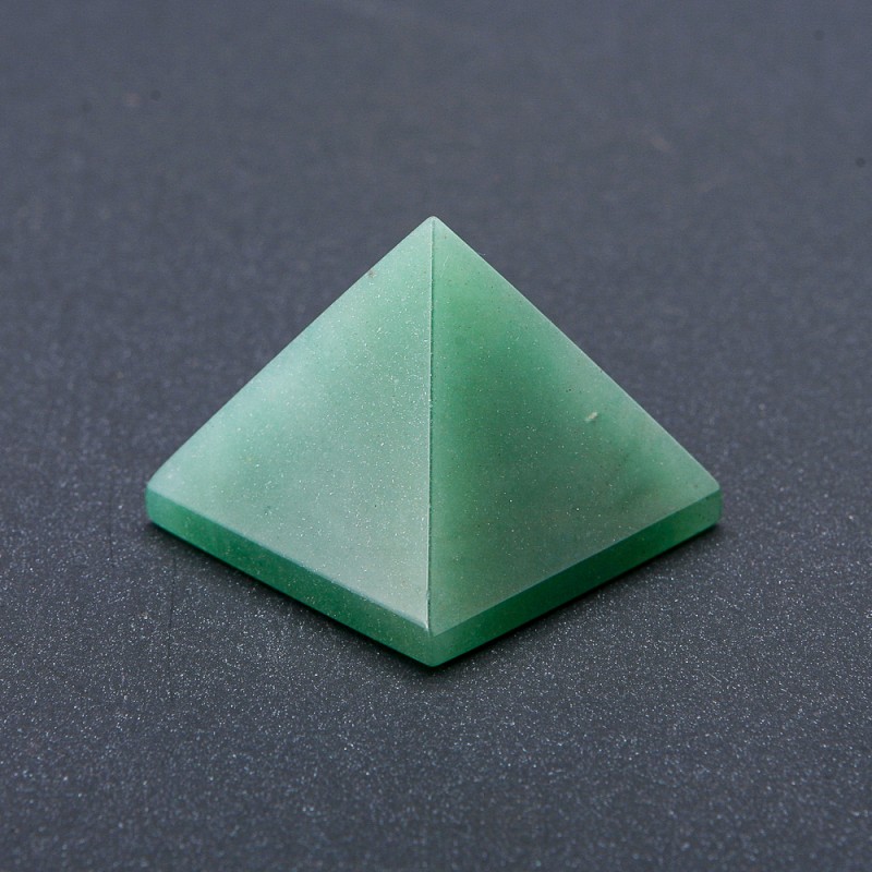 Natural Stone Souvenir Pyramid Jade, Height (+-)29mm, Length (+-)37mm