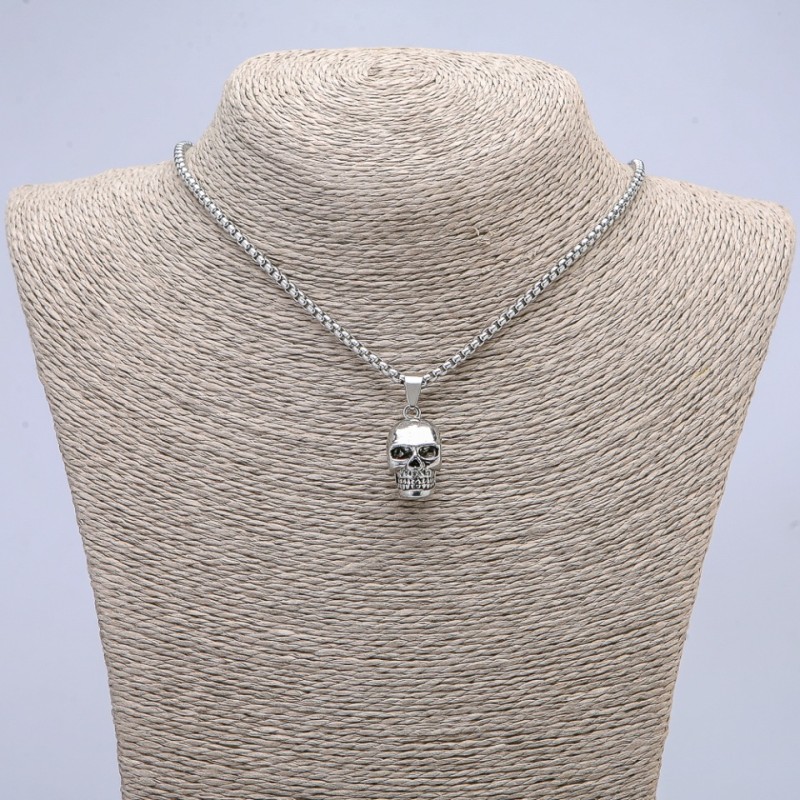 "Skull" Pendant 25x10mm on Chain, 65cm Length, Silver Metal Color