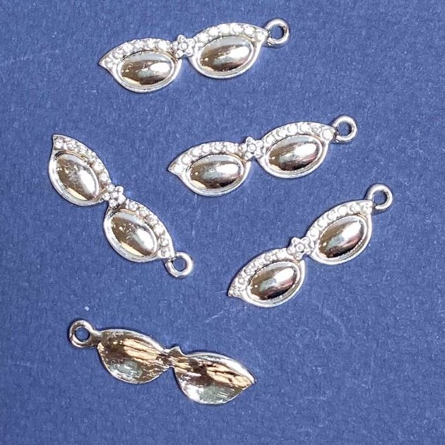 Findings Glasses Pendant for Costume Jewelry 32x9mm pack of 5