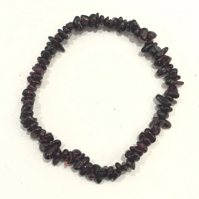 Natural Garnet Chip Stone Bracelet, Diameter 5(+/-)mm on Elastic Cord, Length 18cm