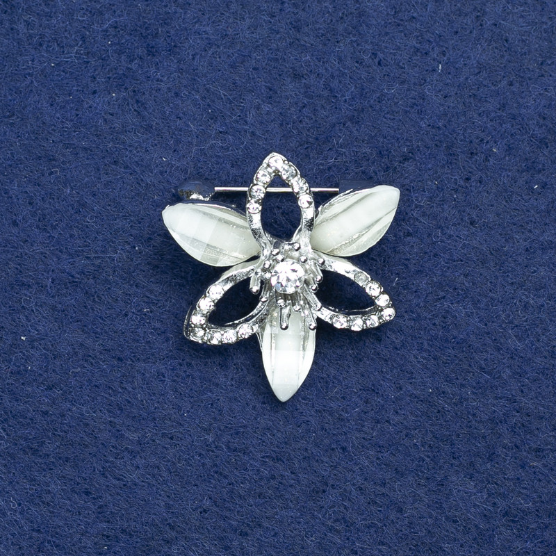 Sale! Flower Brooch in Silvered Metal with Crystal and White Rhinestones 27 mm +