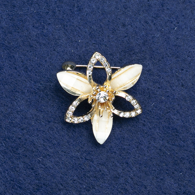 Clearance! Flower Brooch in Golden Metal with Crystals and White Rhinestones 27mm +