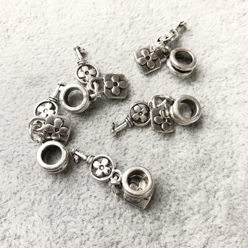 Pendant hardware Key 30mm inner, diameter 5mm packaging 20g. +/- 12pcs +