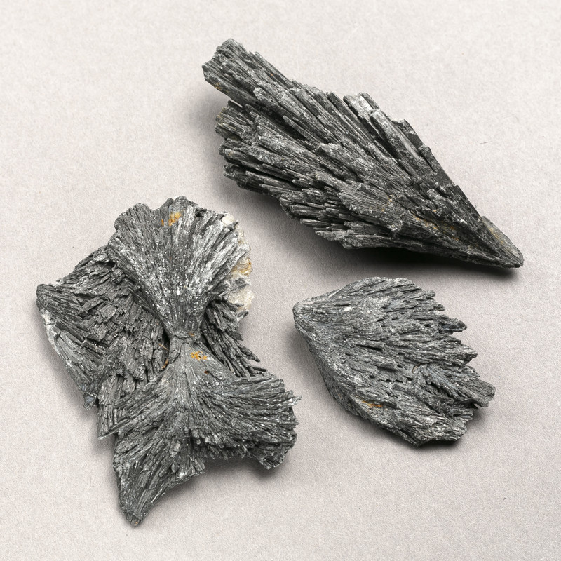 Souvenir Stone Black Kyanite weight from 20g (per 100g)