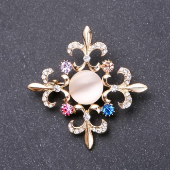 Brooch 'Order of Beauty' 50×50 mm yellow metal