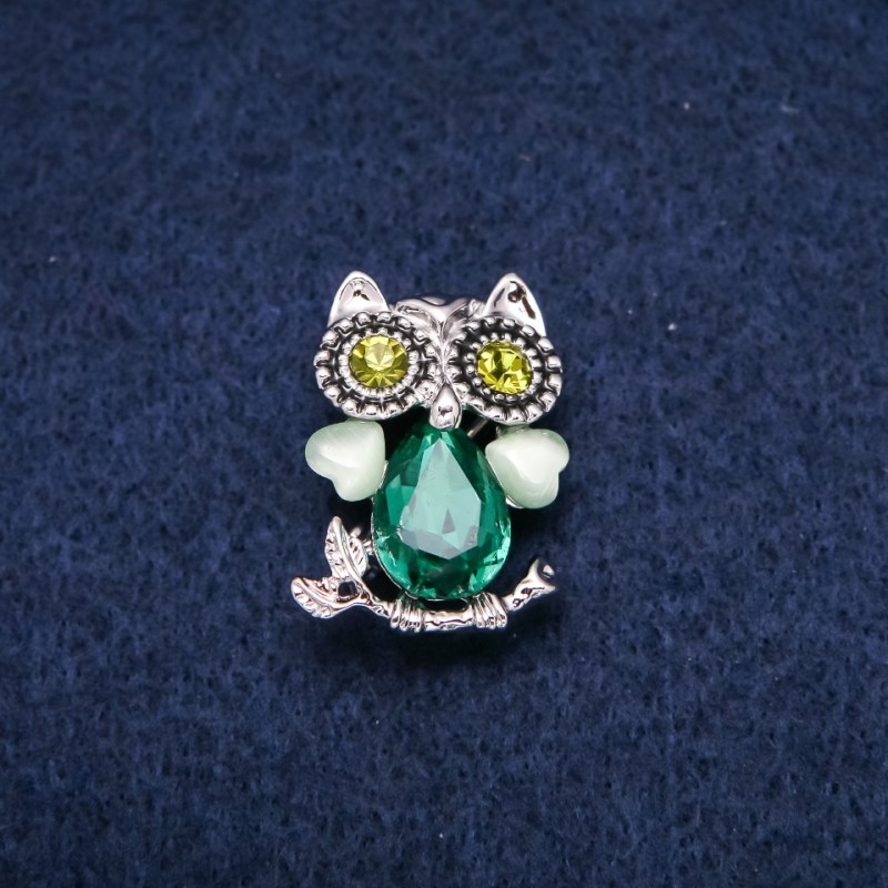 Brooch Owl with Cat's Eye and Green Crystals, Silver-tone Metal 19x28mm