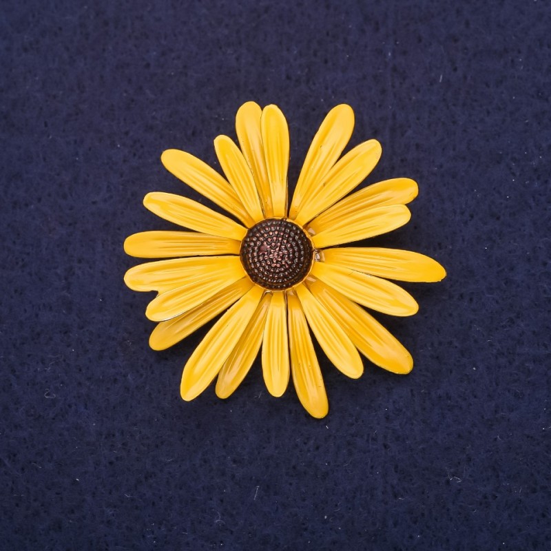 Lapel Pin Daisy Flower Enamel Yellow Color 40mm Gold-Toned Metal