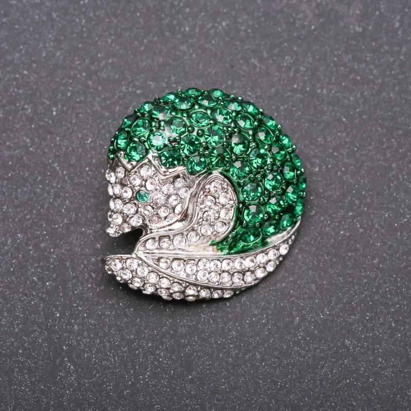 Brooch 'Nose' in green and white rhinestones on white metal 33x35mm