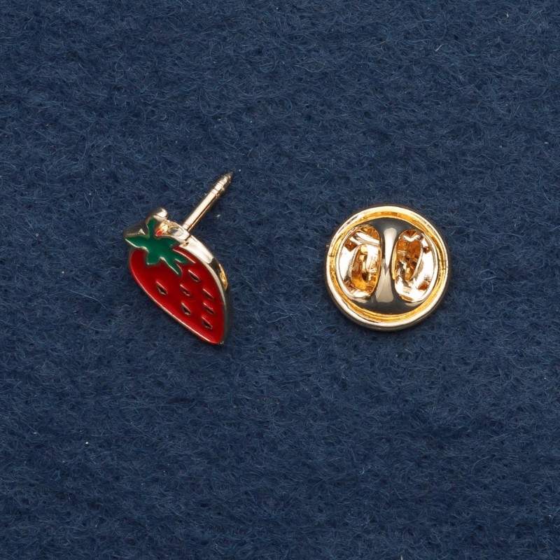 Brooch on a turn clasp Strawberry 1.5x1 cm yellow metal