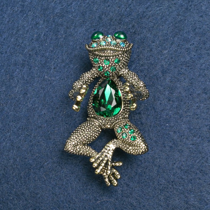 Brooch Frog in golden metal, green and gasoline-colored rhinestones 36×12mm +
