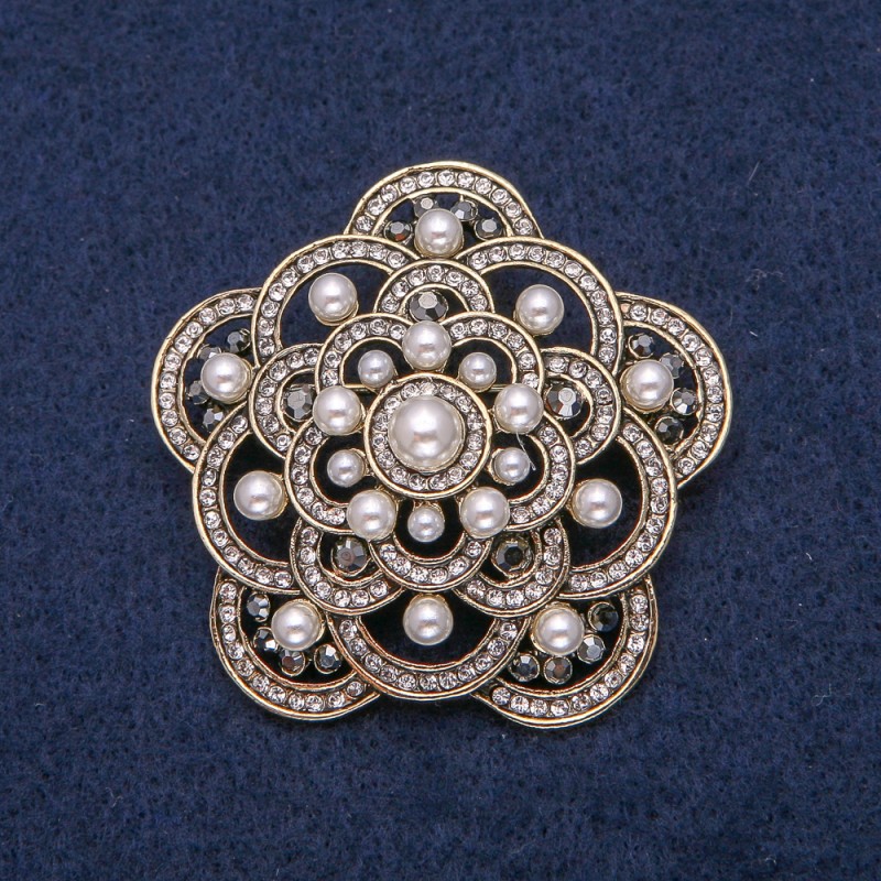 Brooch with white beads and dark rhinestones, gold-toned metal 47x47mm