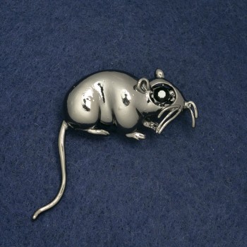  Brooch Rat 37x37mm white metal