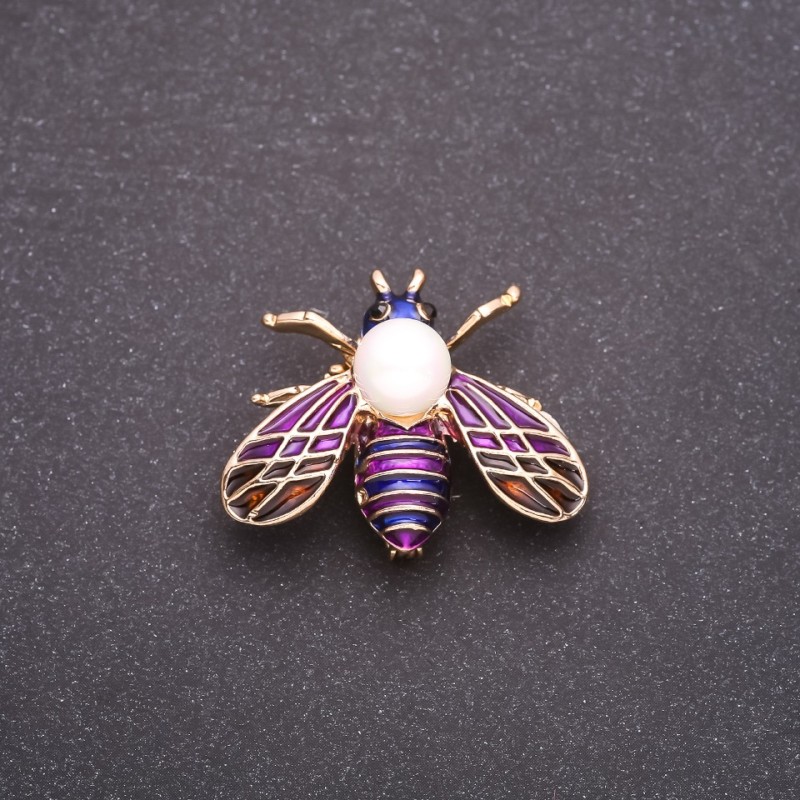 Brooch Butterfly Purple Enamel 33x28mm Yellow Metal
